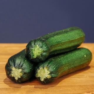 Zucchini grün